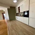 Lush Penthouses - Eluxory Apts *