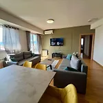 Lush Penthouses - Eluxory Apts