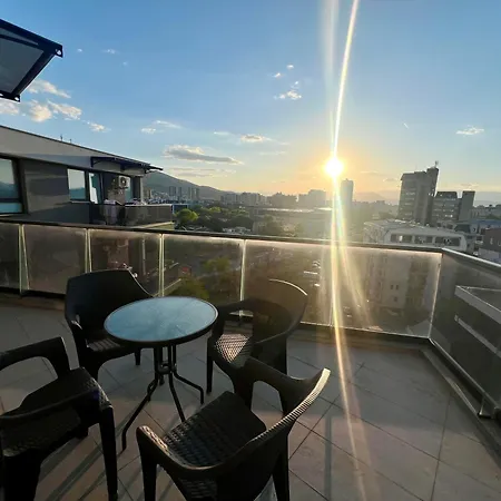 Lush Penthouses - Eluxory Apts Daire