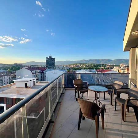 Lush Penthouses - Eluxory Apts Appartement *