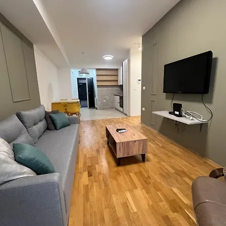 Lush Penthouses - Eluxory Apts