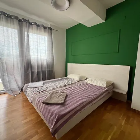 Lush Penthouses - Eluxory Apts *