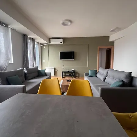 Lush Penthouses - Eluxory Apts Daire