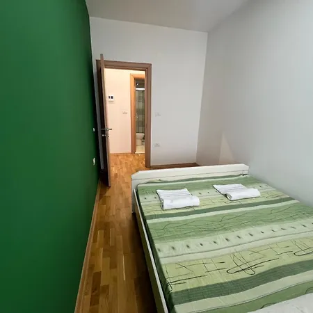 Lush Penthouses - Eluxory Apts