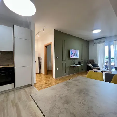 Lush Penthouses - Eluxory Apts