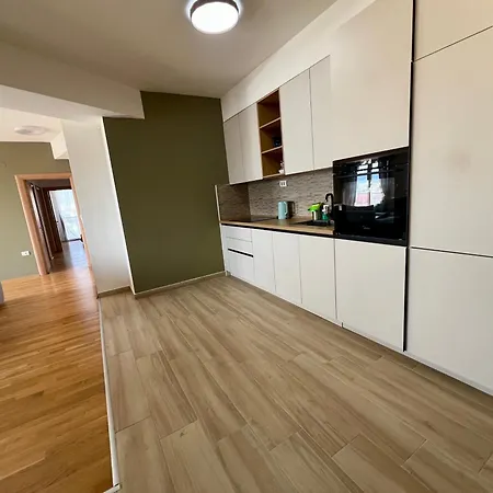 Lush Penthouses - Eluxory Apts *