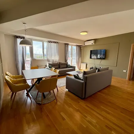 Lush Penthouses - Eluxory Apts *