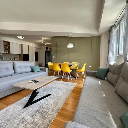 Lush Penthouses - Eluxory Apts アパート スコピエ