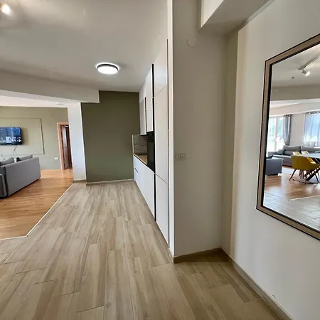 Lush Penthouses - Eluxory Apts *