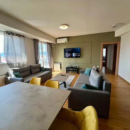 Lush Penthouses - Eluxory Apts