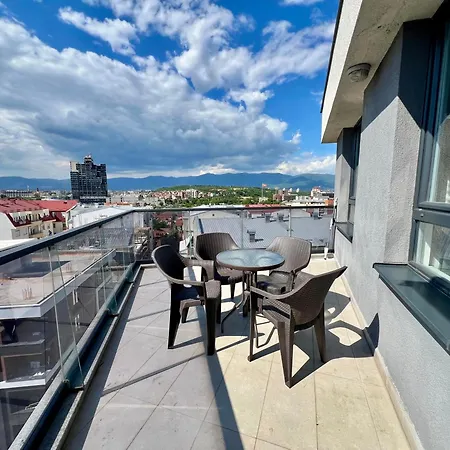 Lush Penthouses - Eluxory Apts Lägenhet