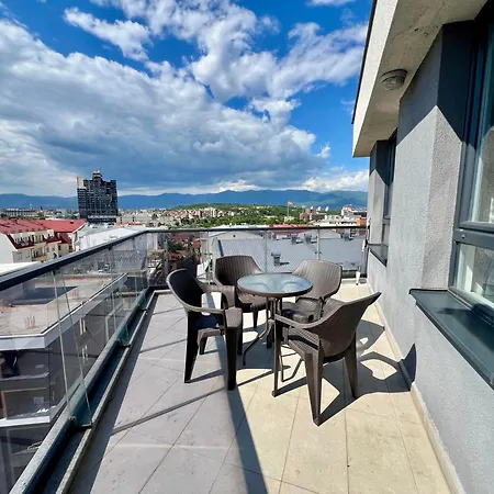 Lush Penthouses - Eluxory Apts Appartement