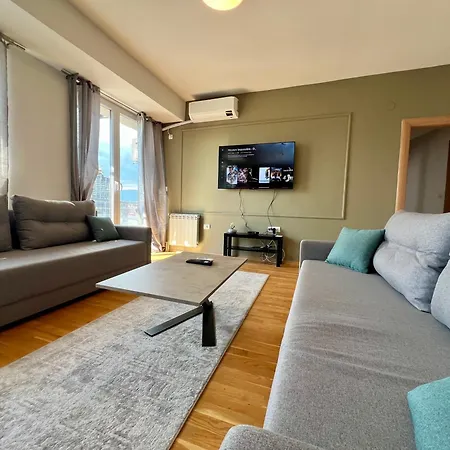 Lush Penthouses - Eluxory Apts شقة