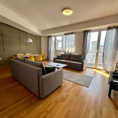 Lush Penthouses - Eluxory Apts *