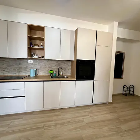 Lush Penthouses - Eluxory Apts *