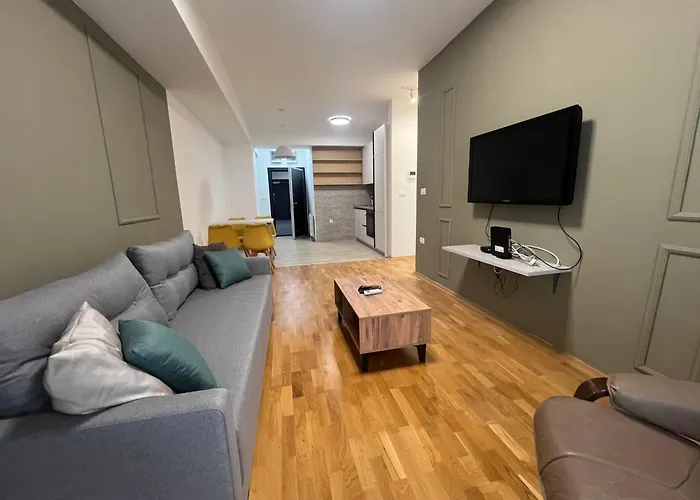 Lush Penthouses - Eluxory Apts