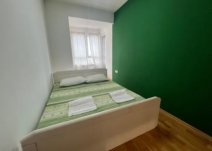 Lush Penthouses - Eluxory Apts Skopje