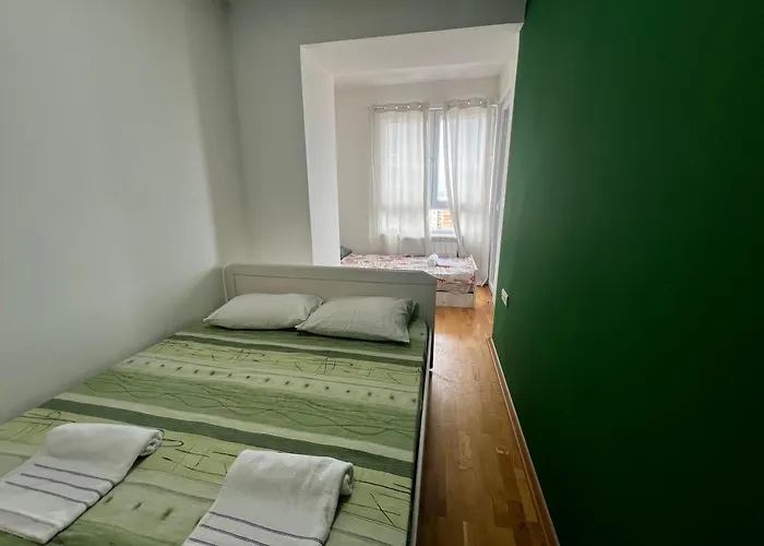 Lush Penthouses - Eluxory Apts *