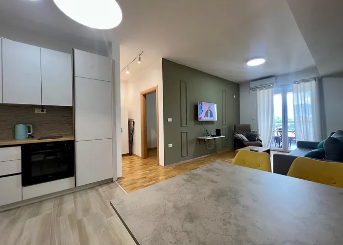 Lush Penthouses - Eluxory Apts