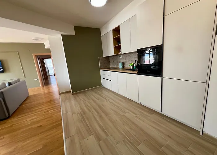 Lush Penthouses - Eluxory Apts *