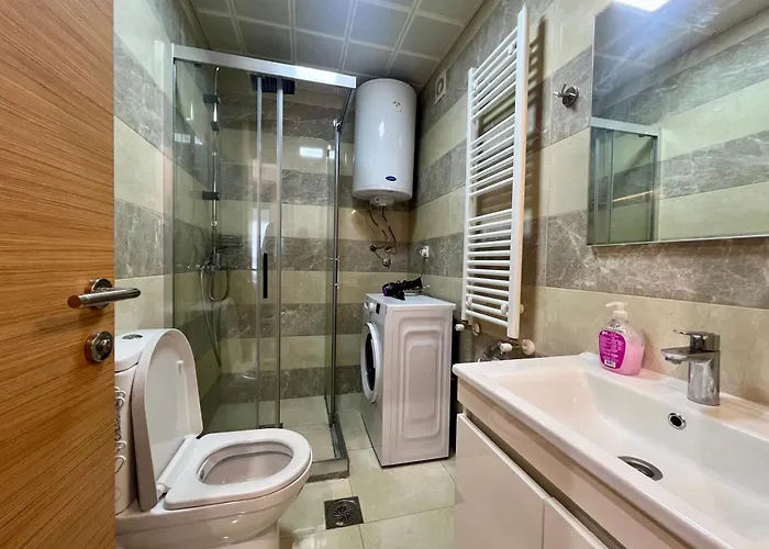 Lush Penthouses - Eluxory Apts