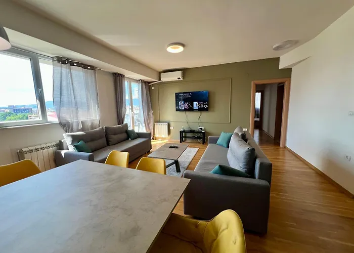 Lush Penthouses - Eluxory Apts