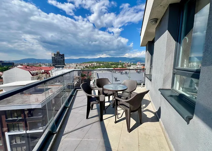 Lush Penthouses - Eluxory Apts Apartment