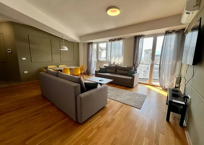 Lush Penthouses - Eluxory Apts *