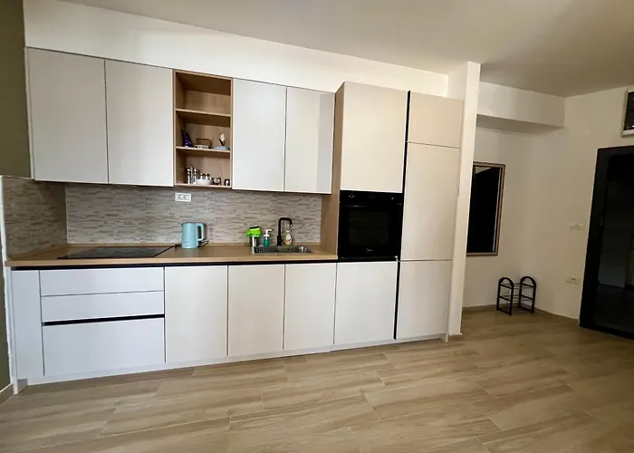 Lush Penthouses - Eluxory Apts *